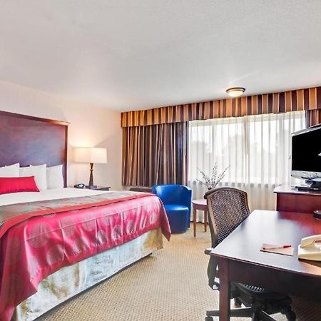 Ramada By Wyndham Tukwila Southcenter Hotel Exterior foto