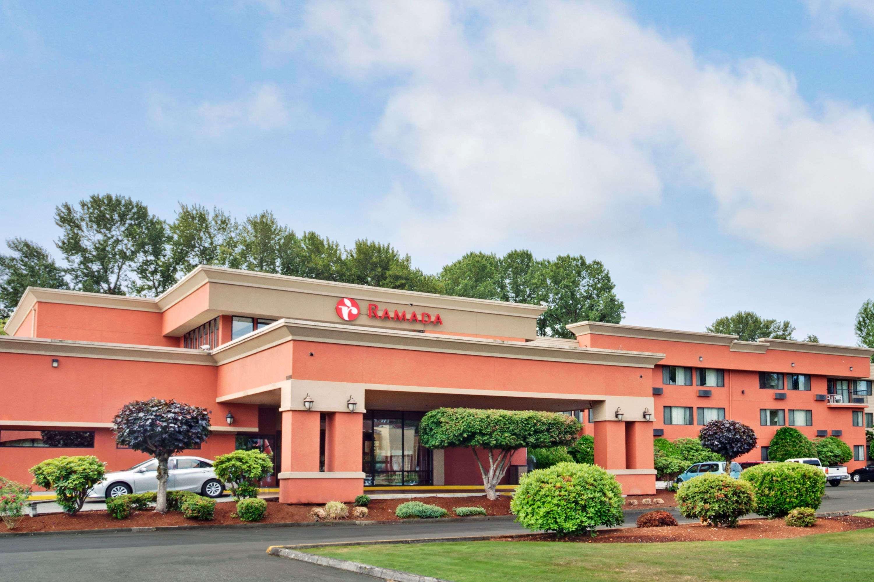 Ramada By Wyndham Tukwila Southcenter Hotel Exterior foto